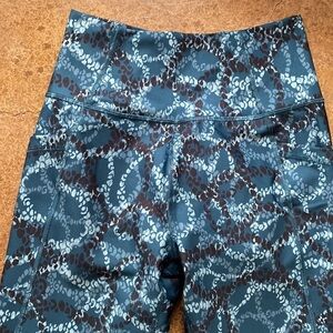 KINESIS‎ high waist teal green and black print 7/8 leggings